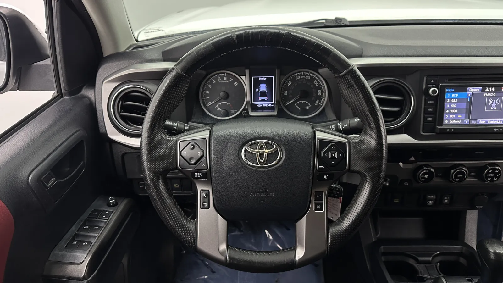 Toyota Tacoma photo 21