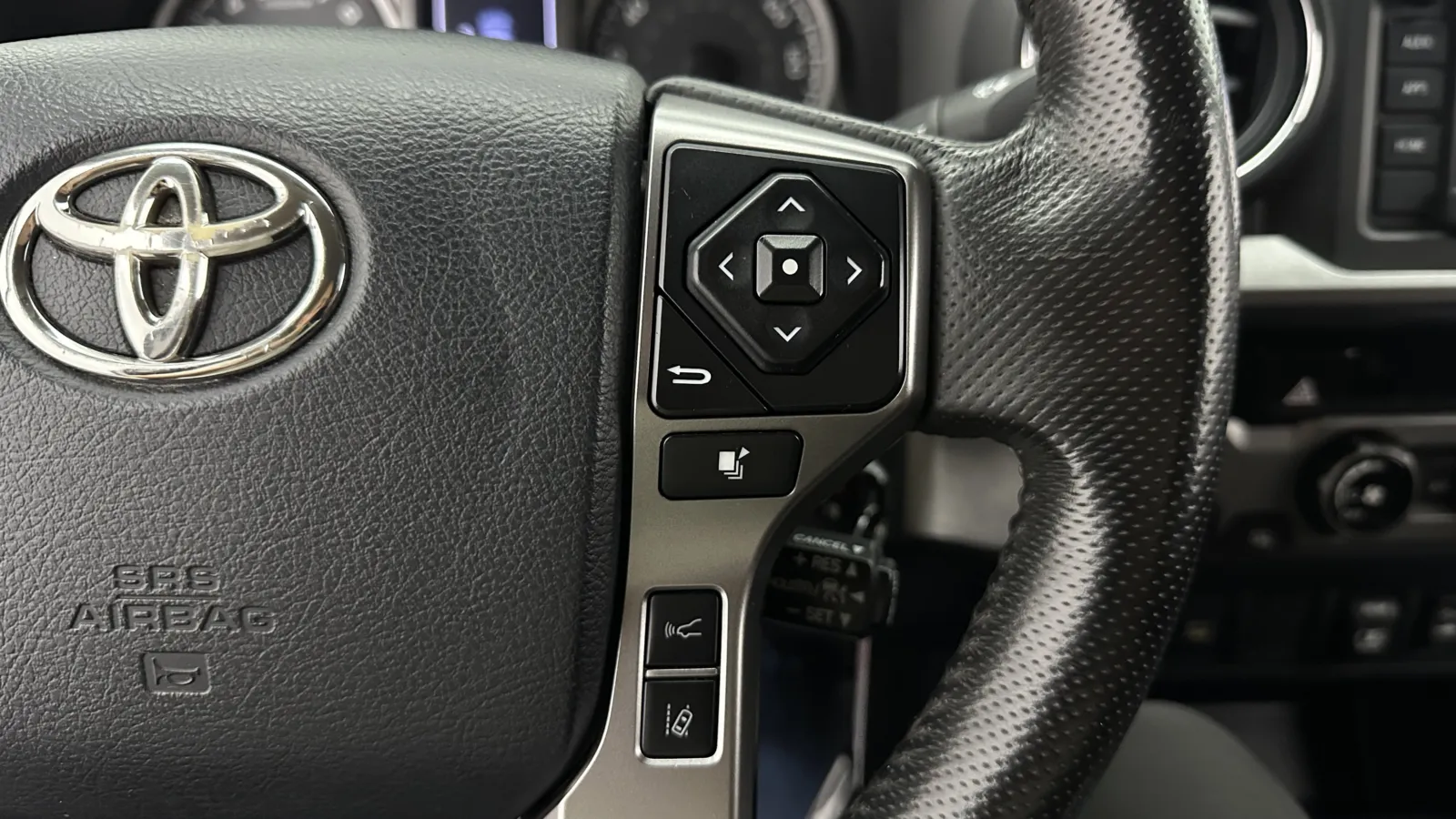 Toyota Tacoma photo 18