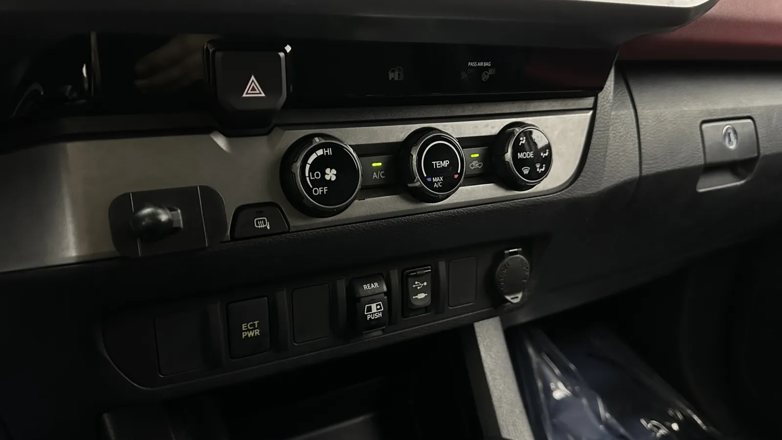 Toyota Tacoma photo 14