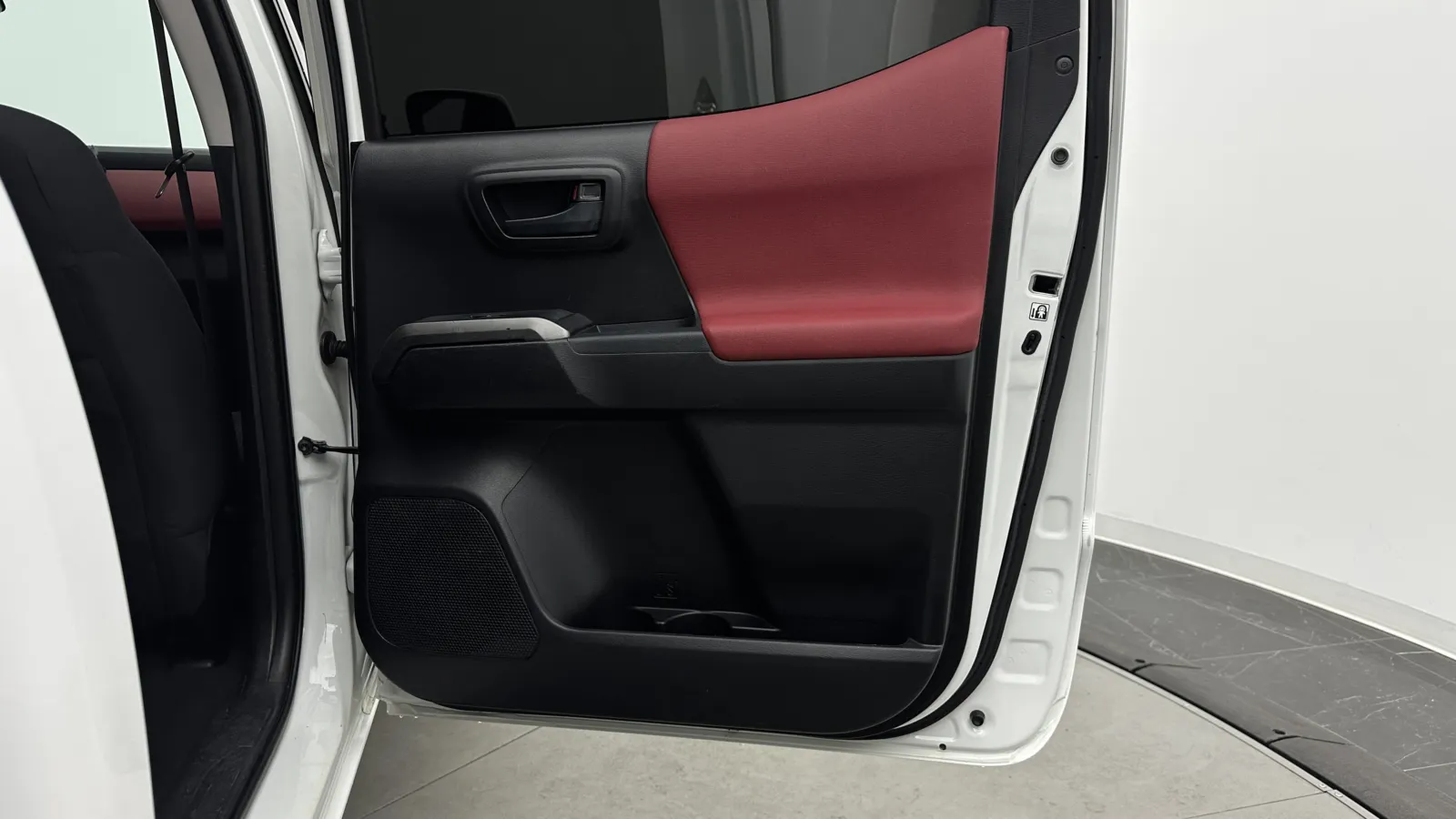 Toyota Tacoma photo 26