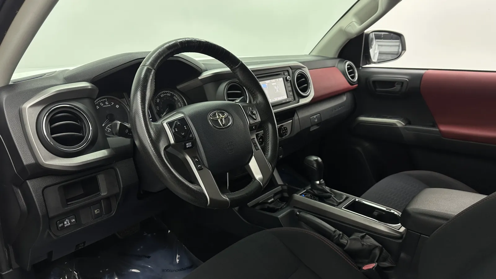Toyota Tacoma photo 10