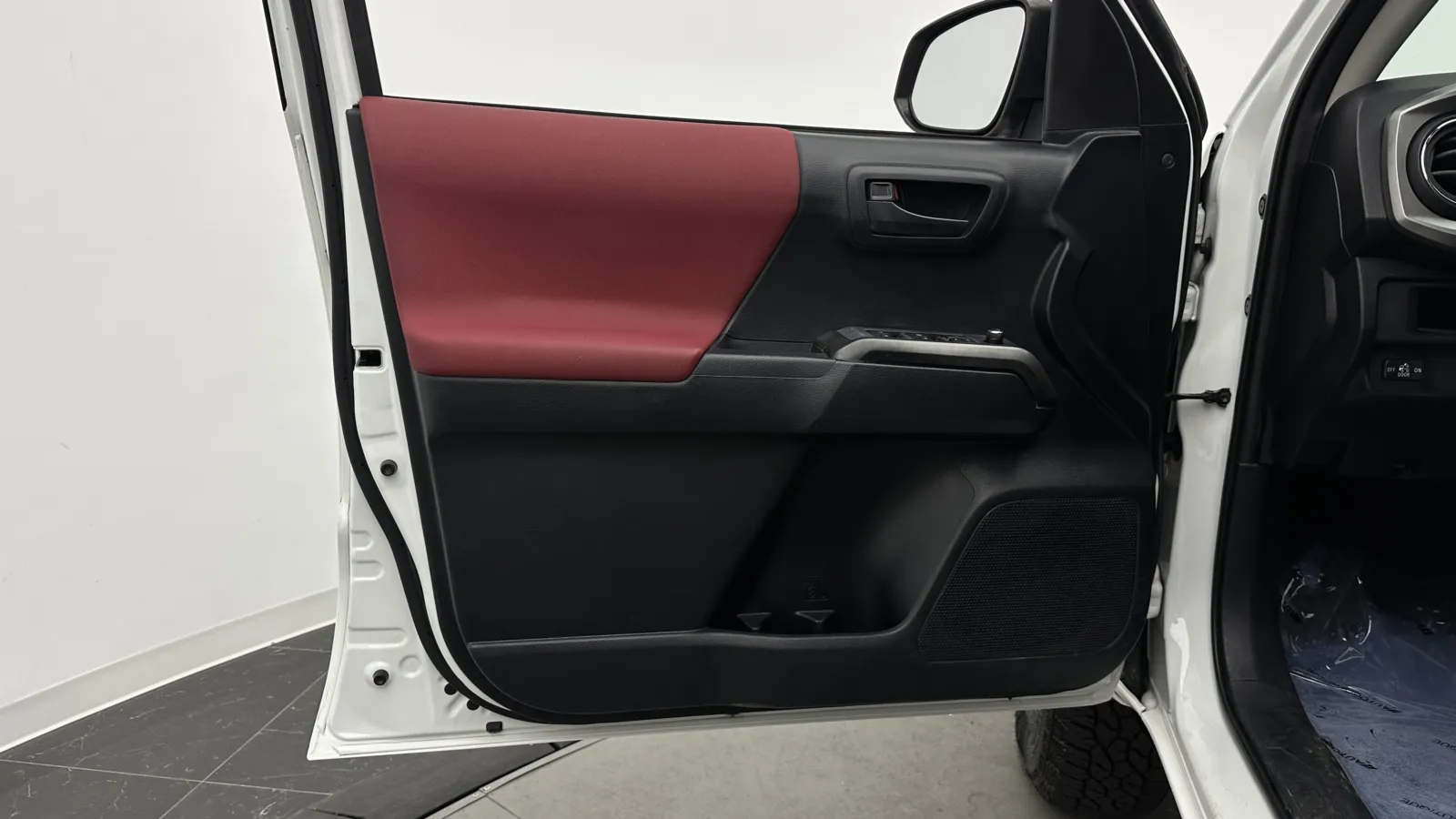 Toyota Tacoma photo 9