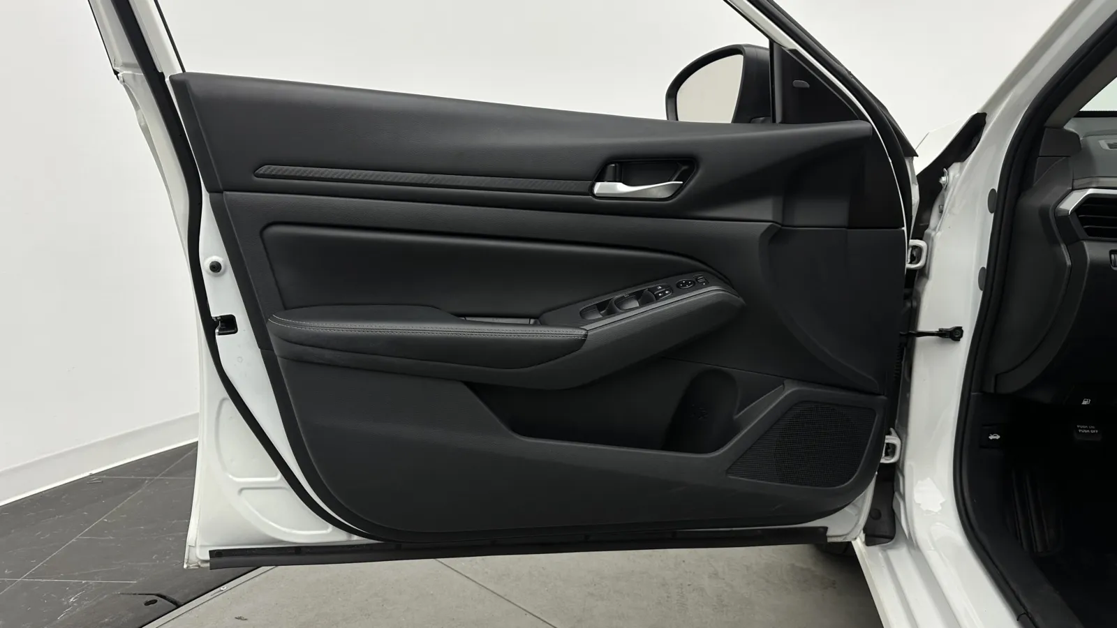 Nissan Altima photo 11