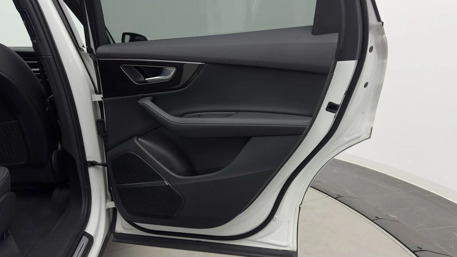 Audi Q7 photo 32