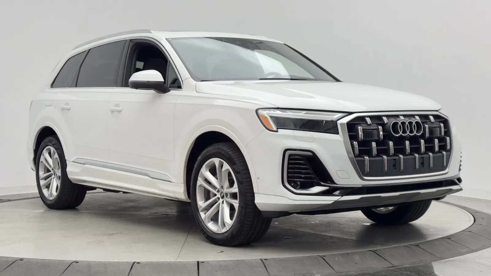 Audi Q7 photo 3