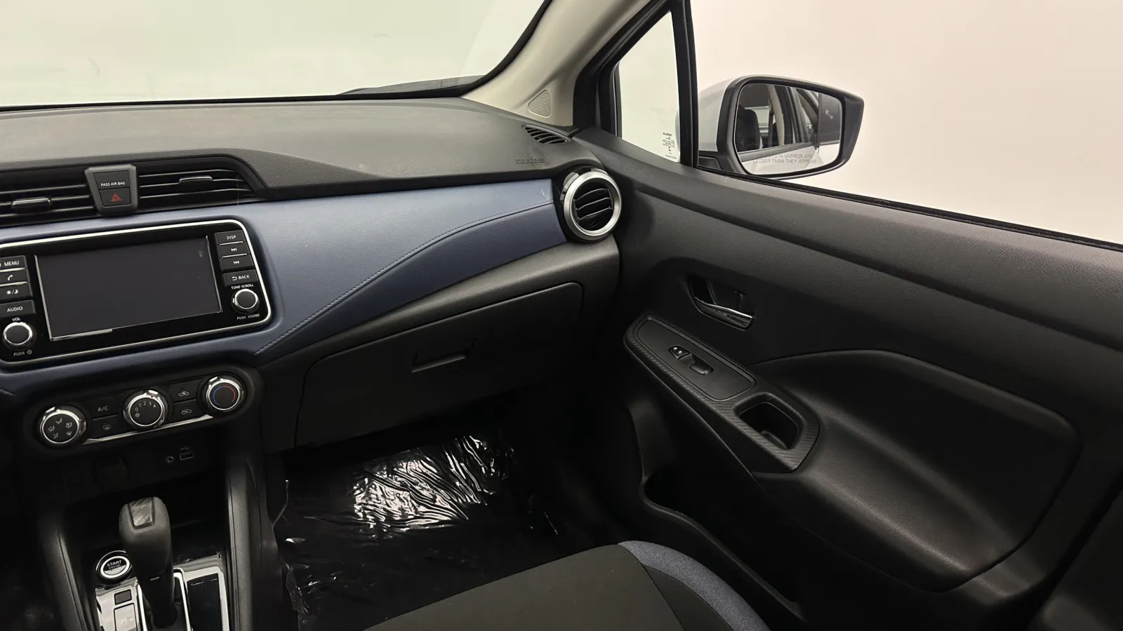 Nissan Versa photo 28