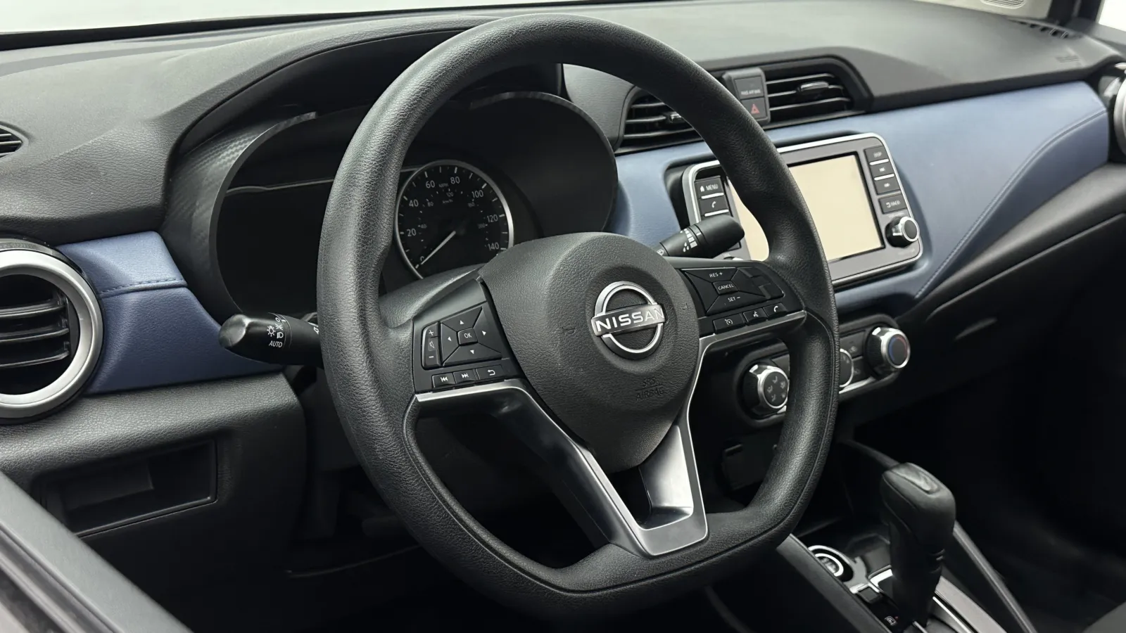 Nissan Versa photo 8
