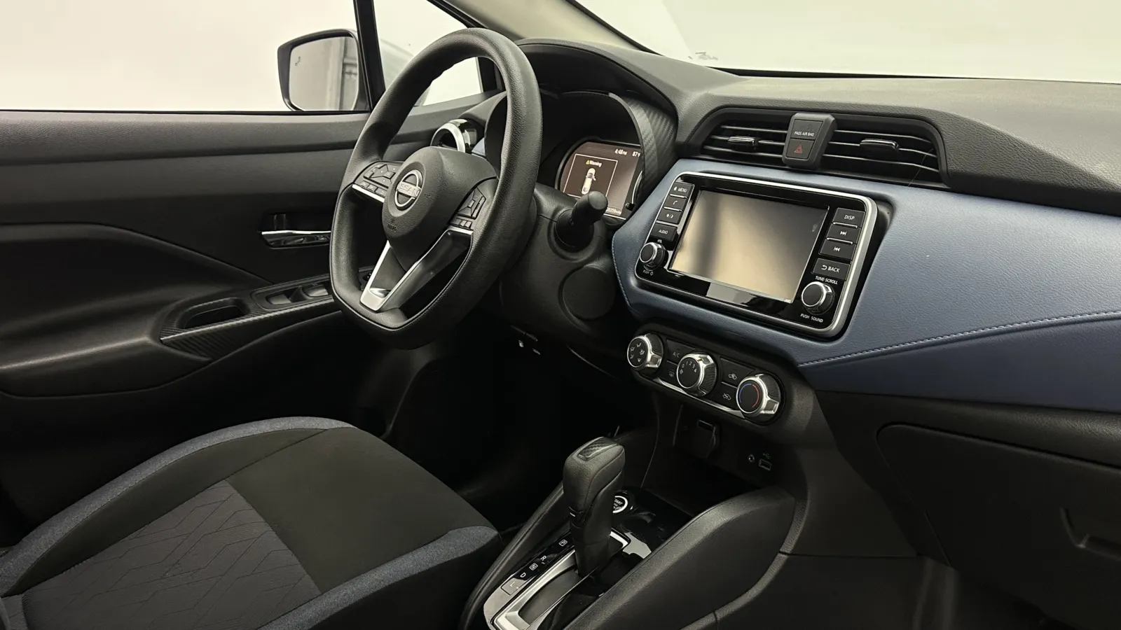 Nissan Versa photo 29