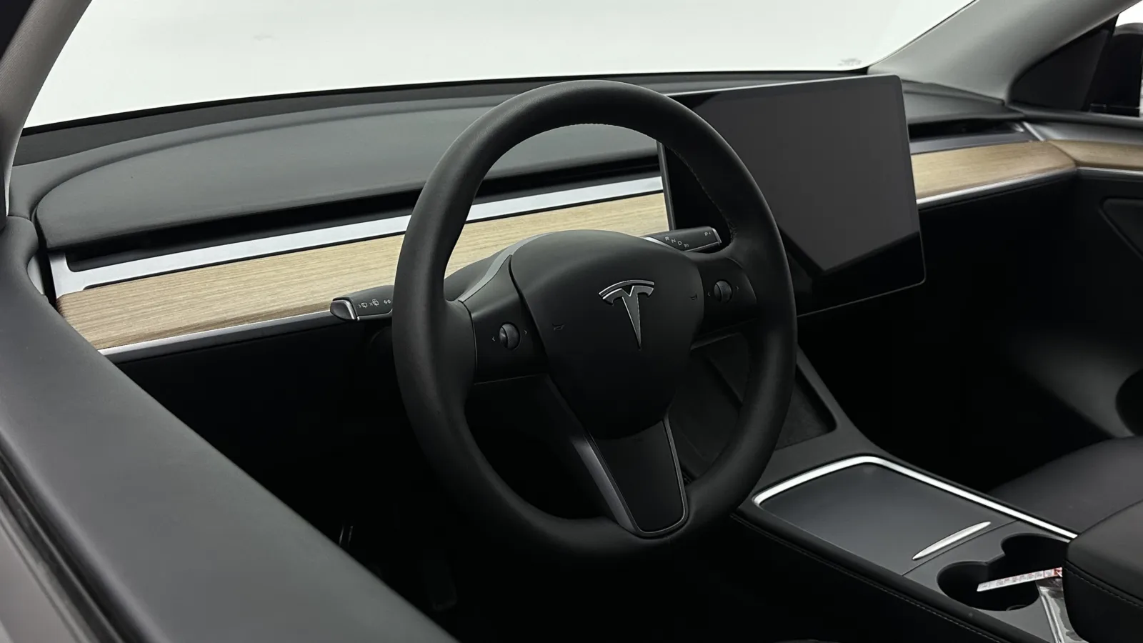 Tesla Model Y photo 9