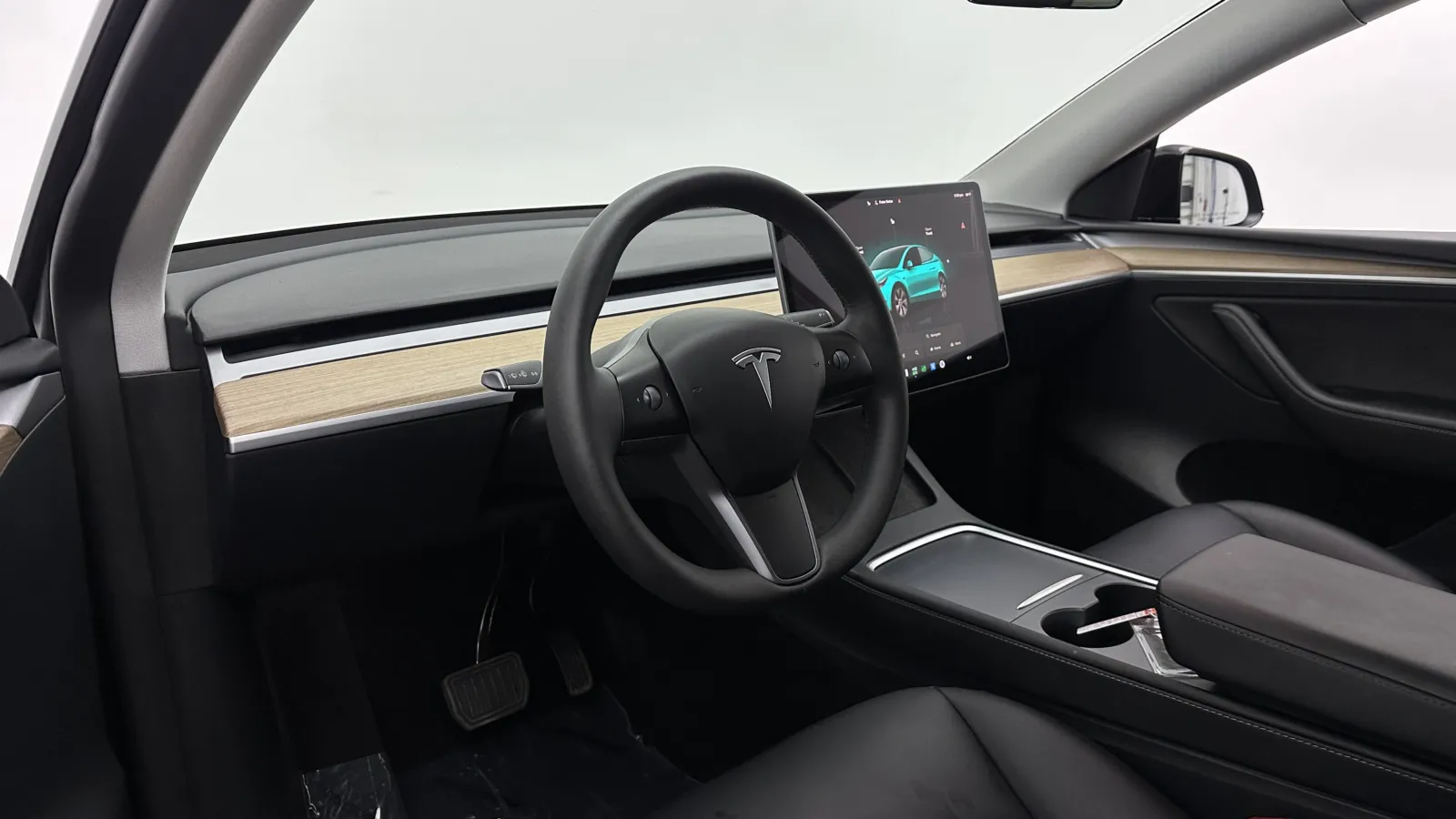 Tesla Model Y photo 11