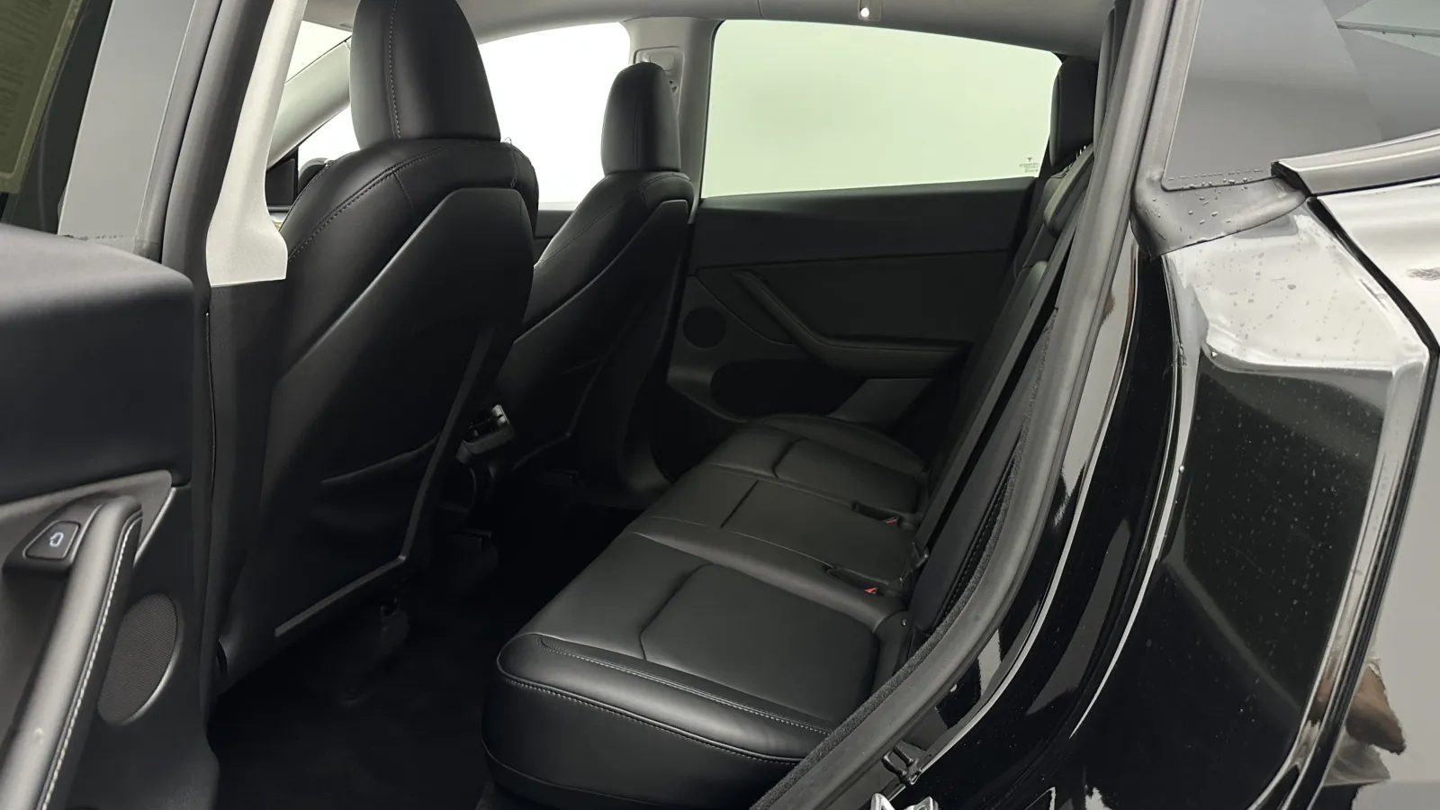 Tesla Model Y photo 24