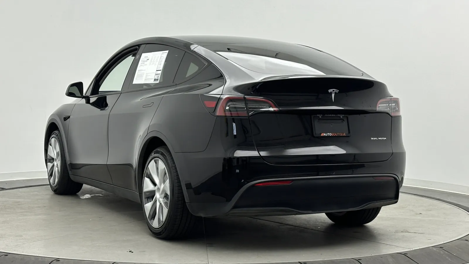 Tesla Model Y photo 6