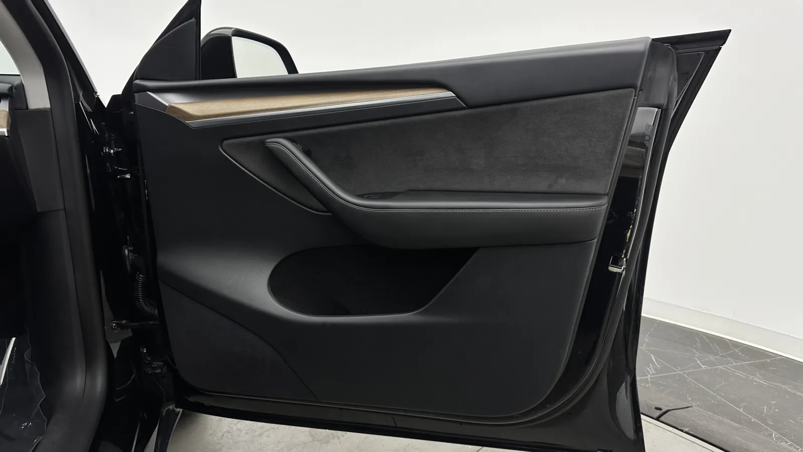Tesla Model Y photo 34