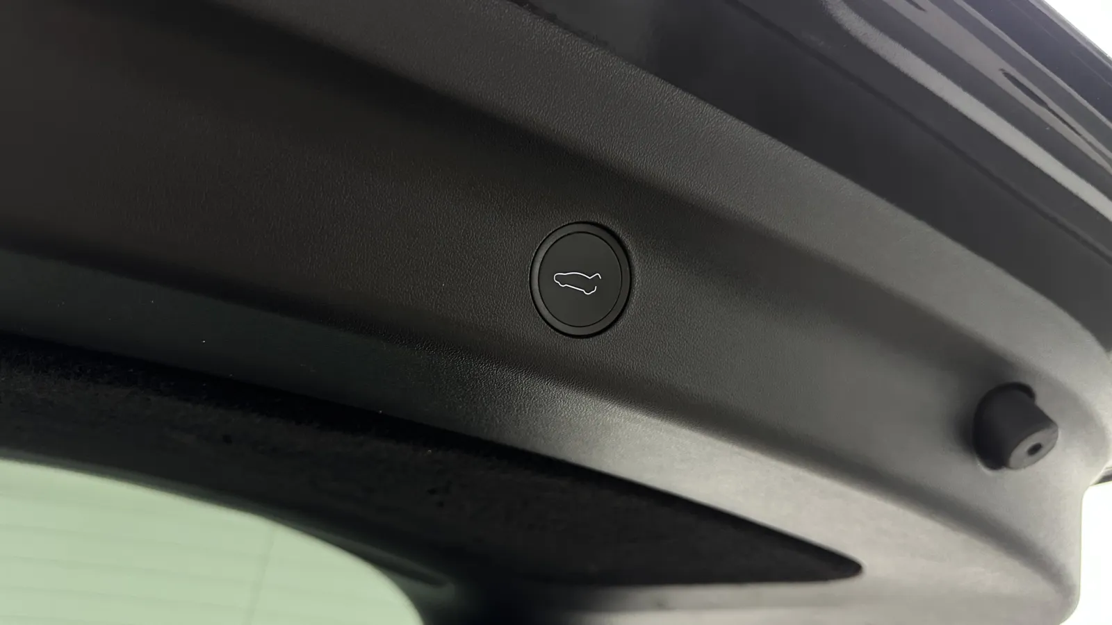 Tesla Model Y photo 31