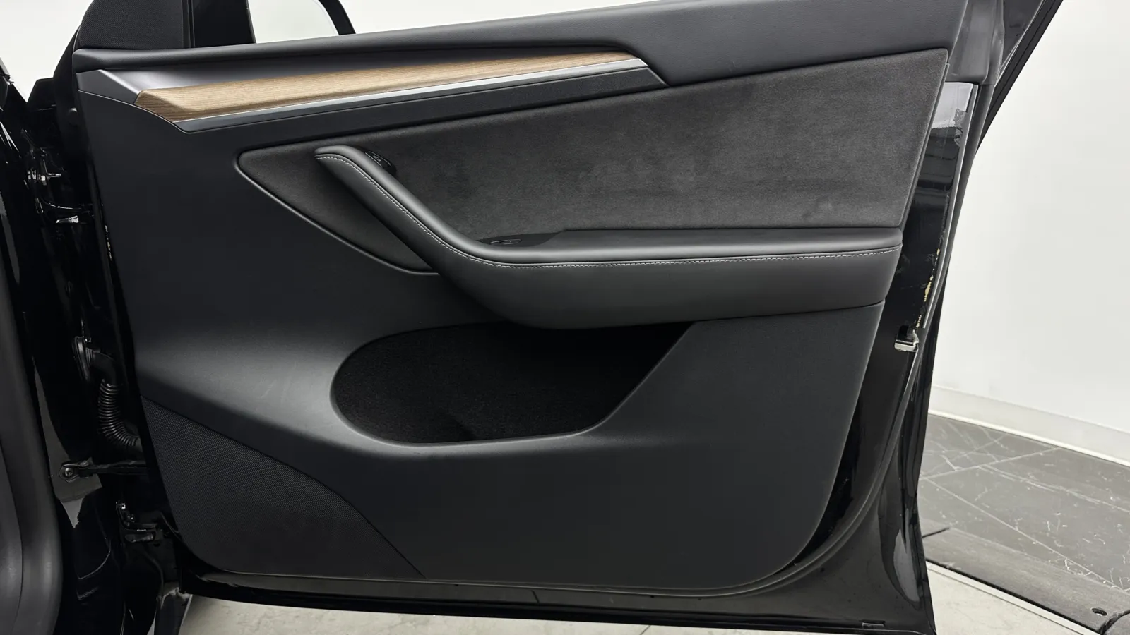 Tesla Model Y photo 36
