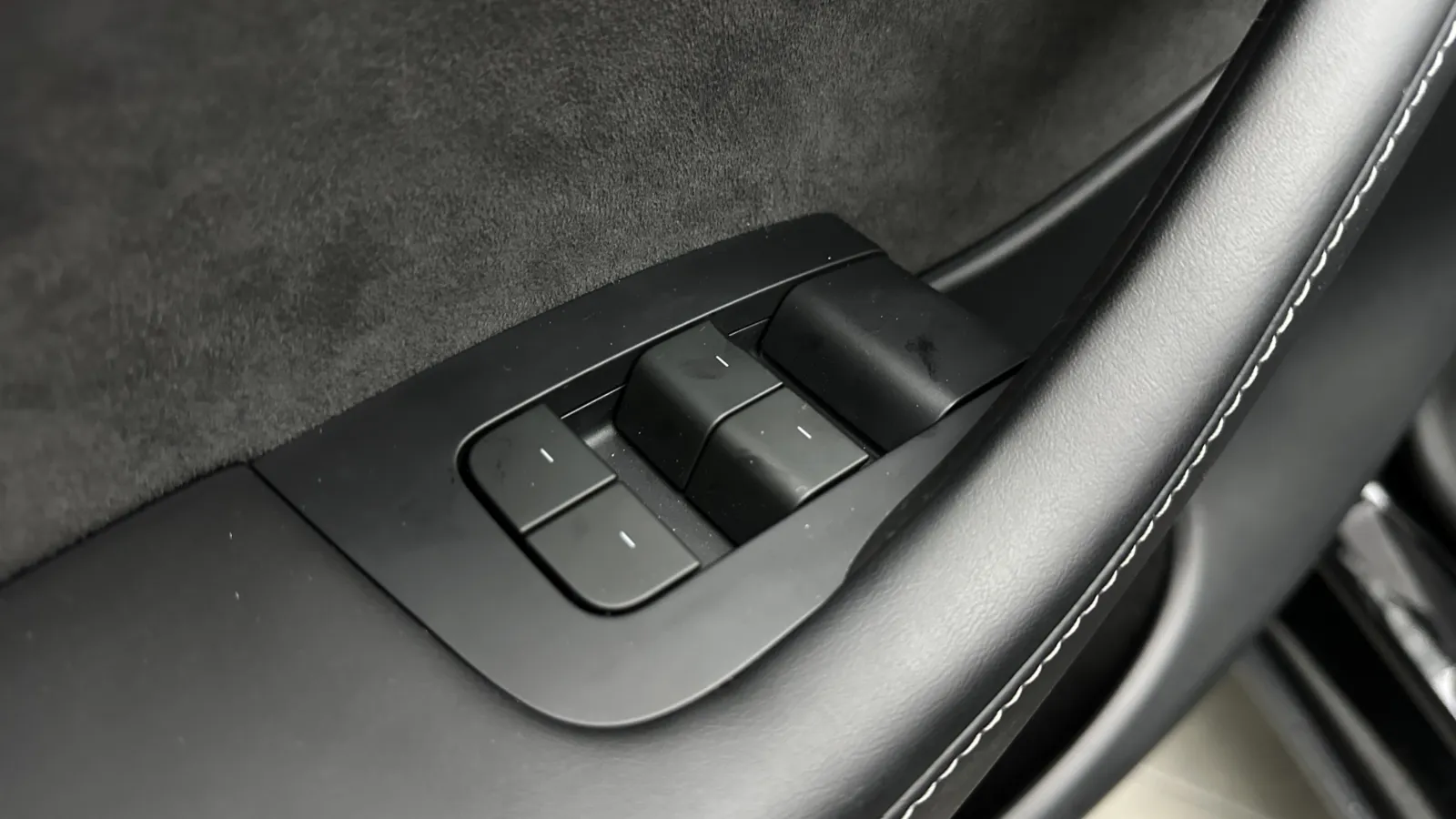 Tesla Model Y photo 12
