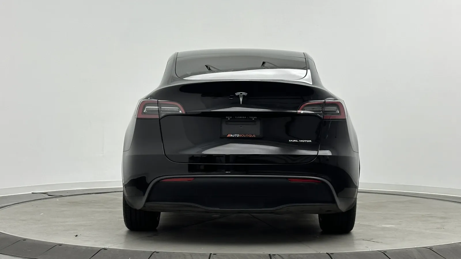 Tesla Model Y photo 7