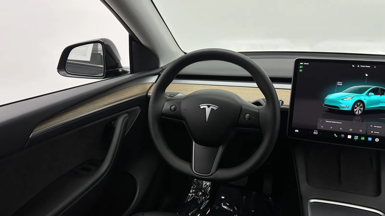 Tesla Model Y photo 27