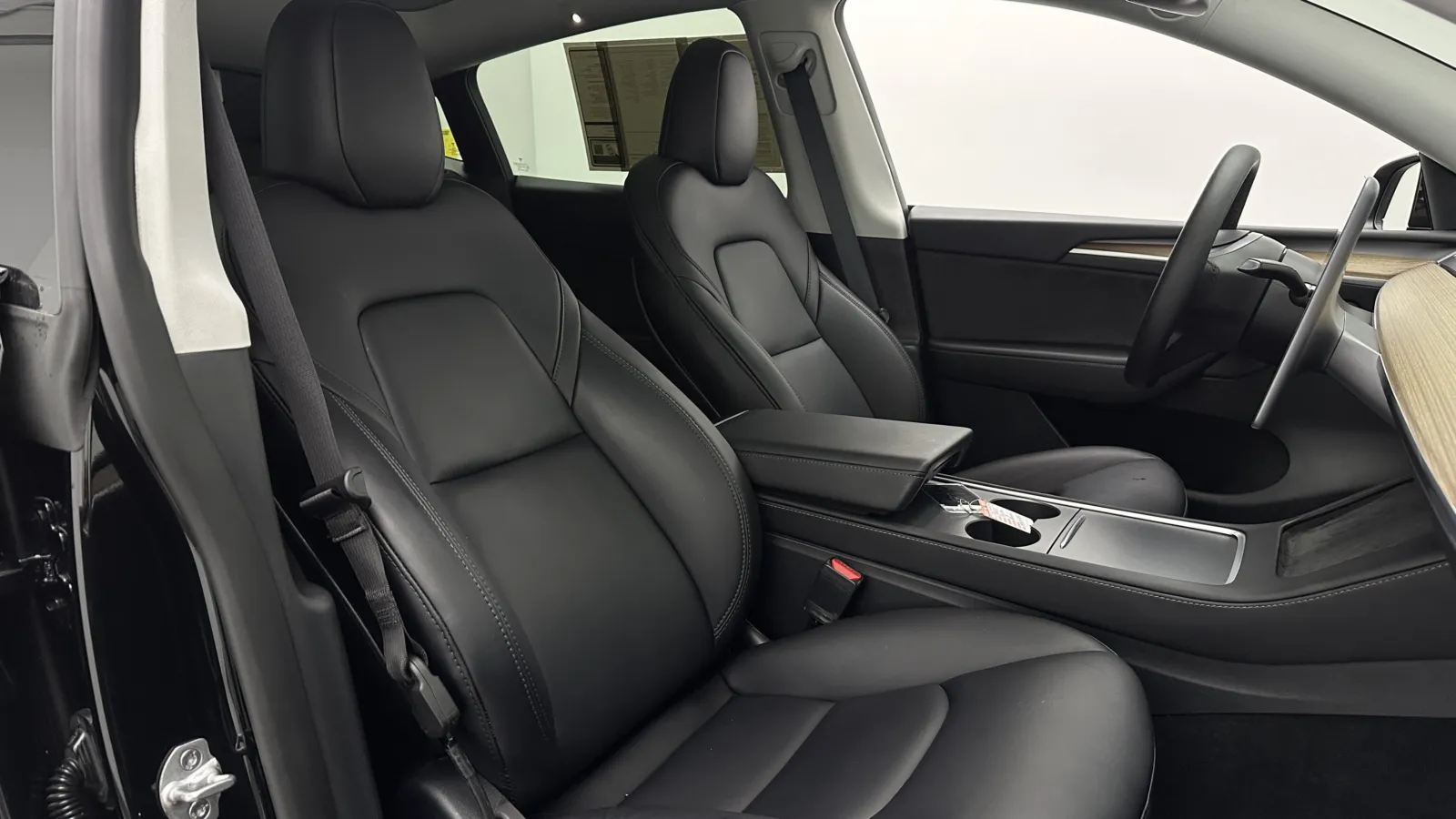 Tesla Model Y photo 38