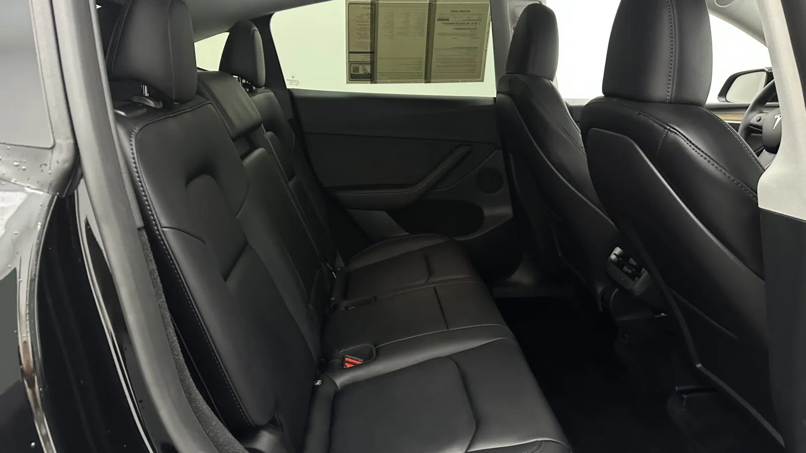 Tesla Model Y photo 33