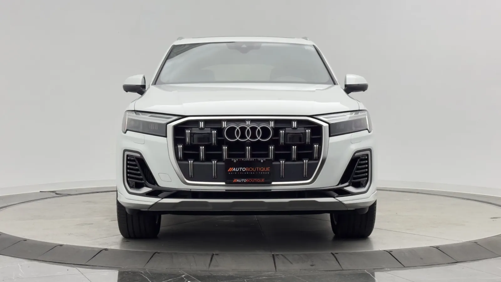 Audi Q7 photo 2
