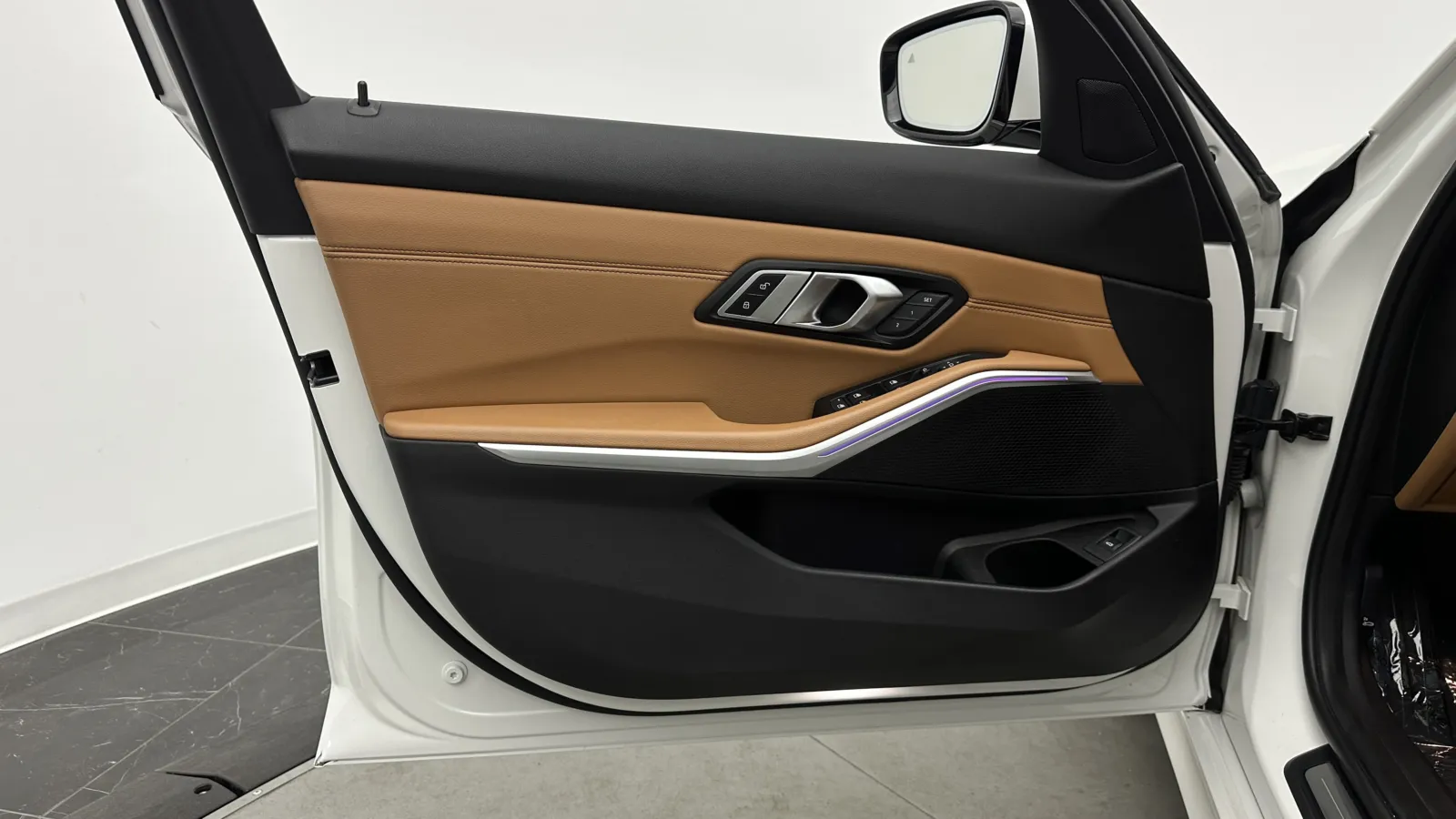 BMW 3 Series photo 11