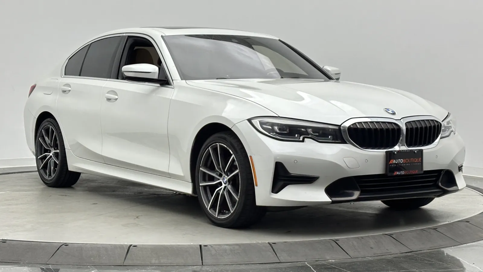 BMW 3 Series photo 3