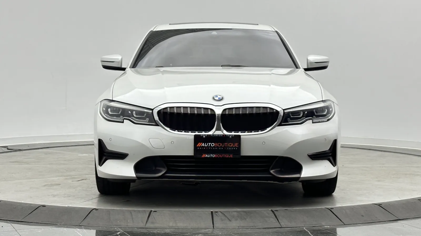 BMW 3 Series photo 2
