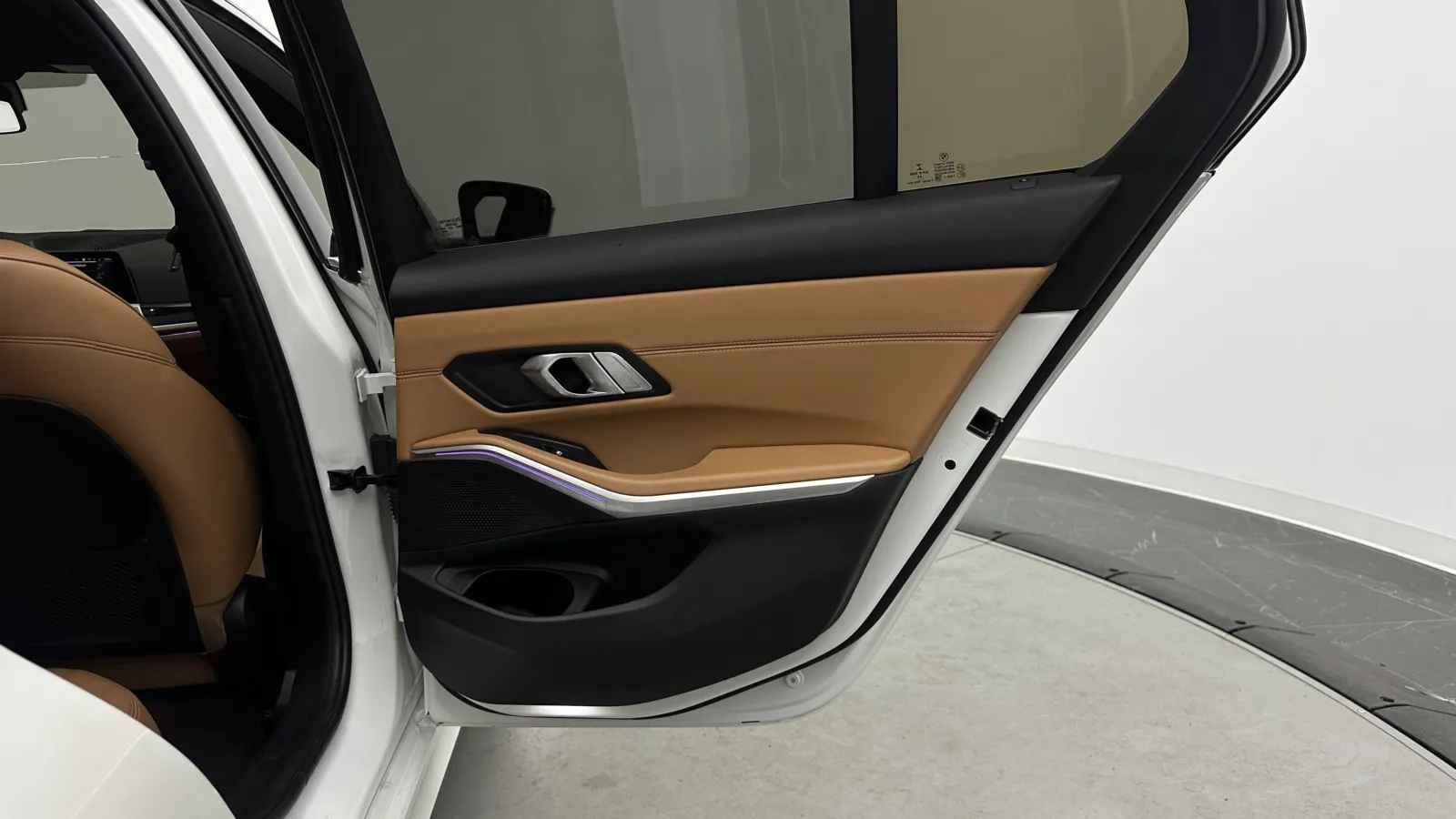 BMW 3 Series photo 32