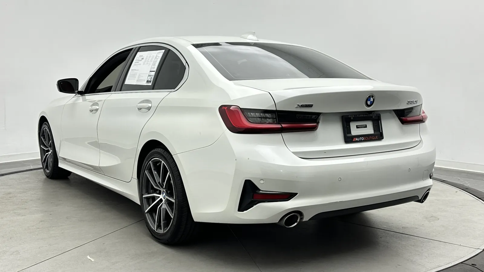 BMW 3 Series photo 7