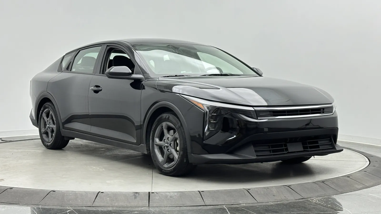 Kia K4 photo 3