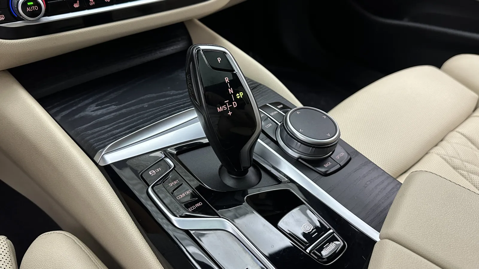 BMW 5 Series photo 20