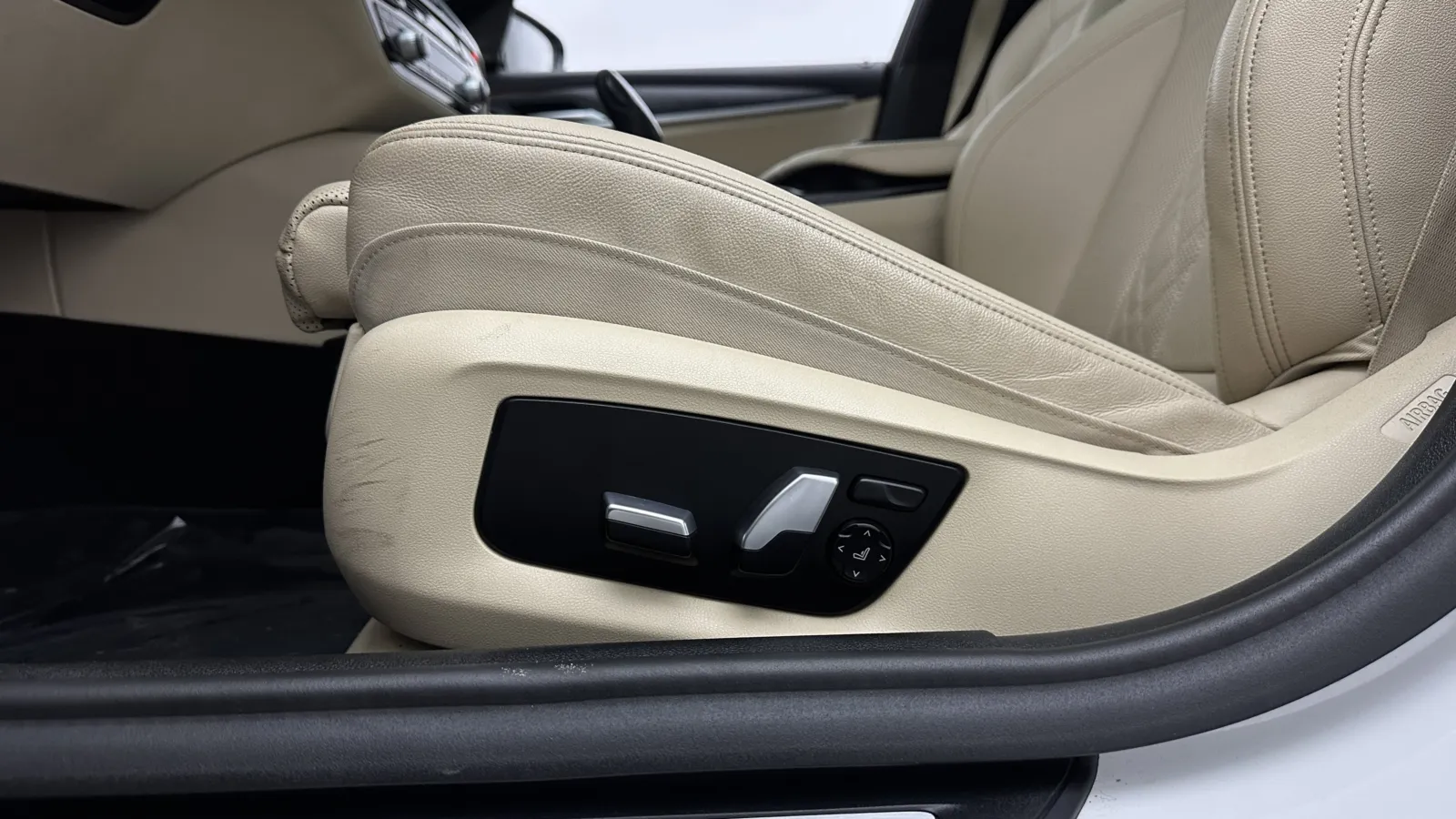 BMW 5 Series photo 16