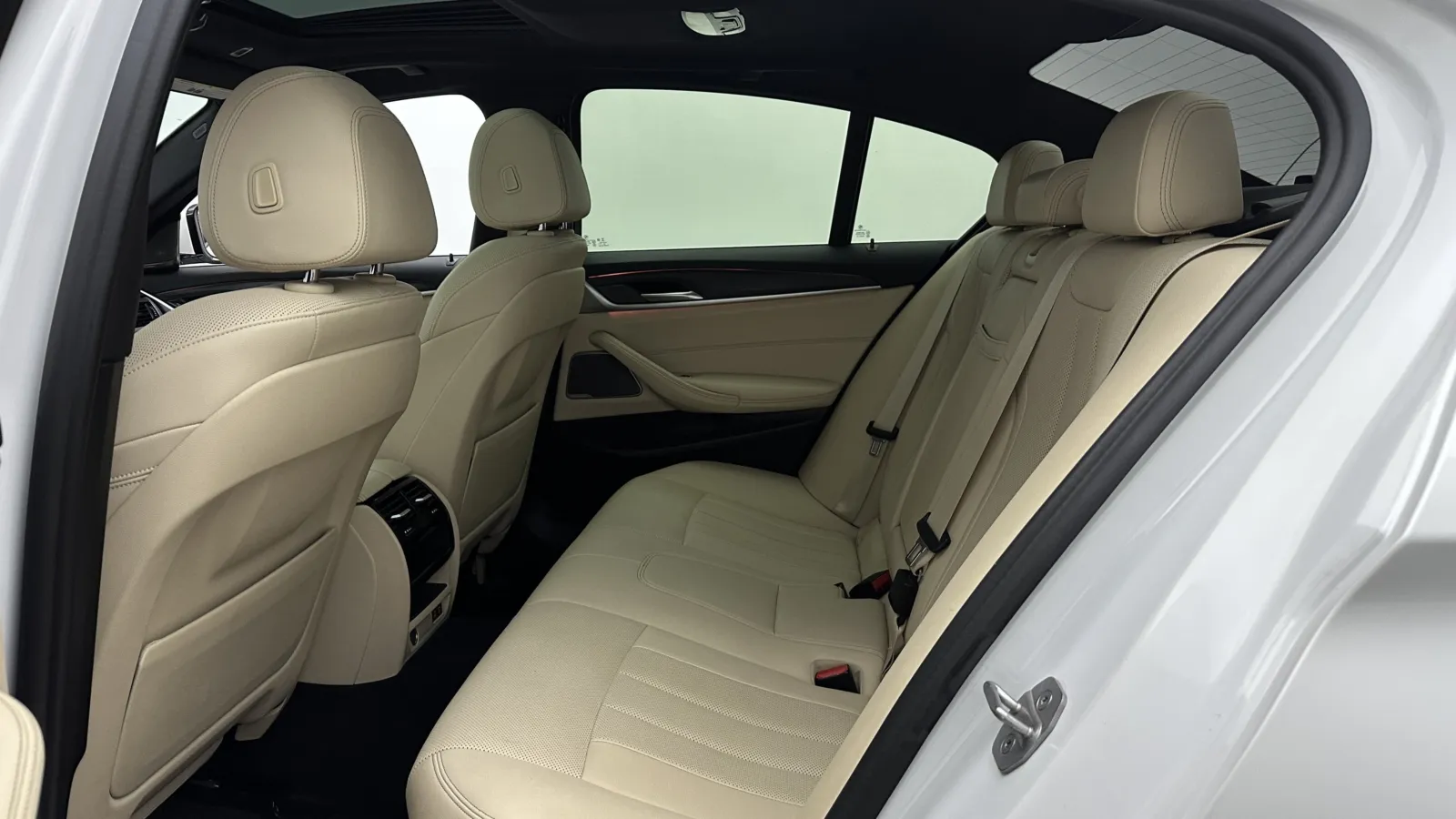 BMW 5 Series photo 27