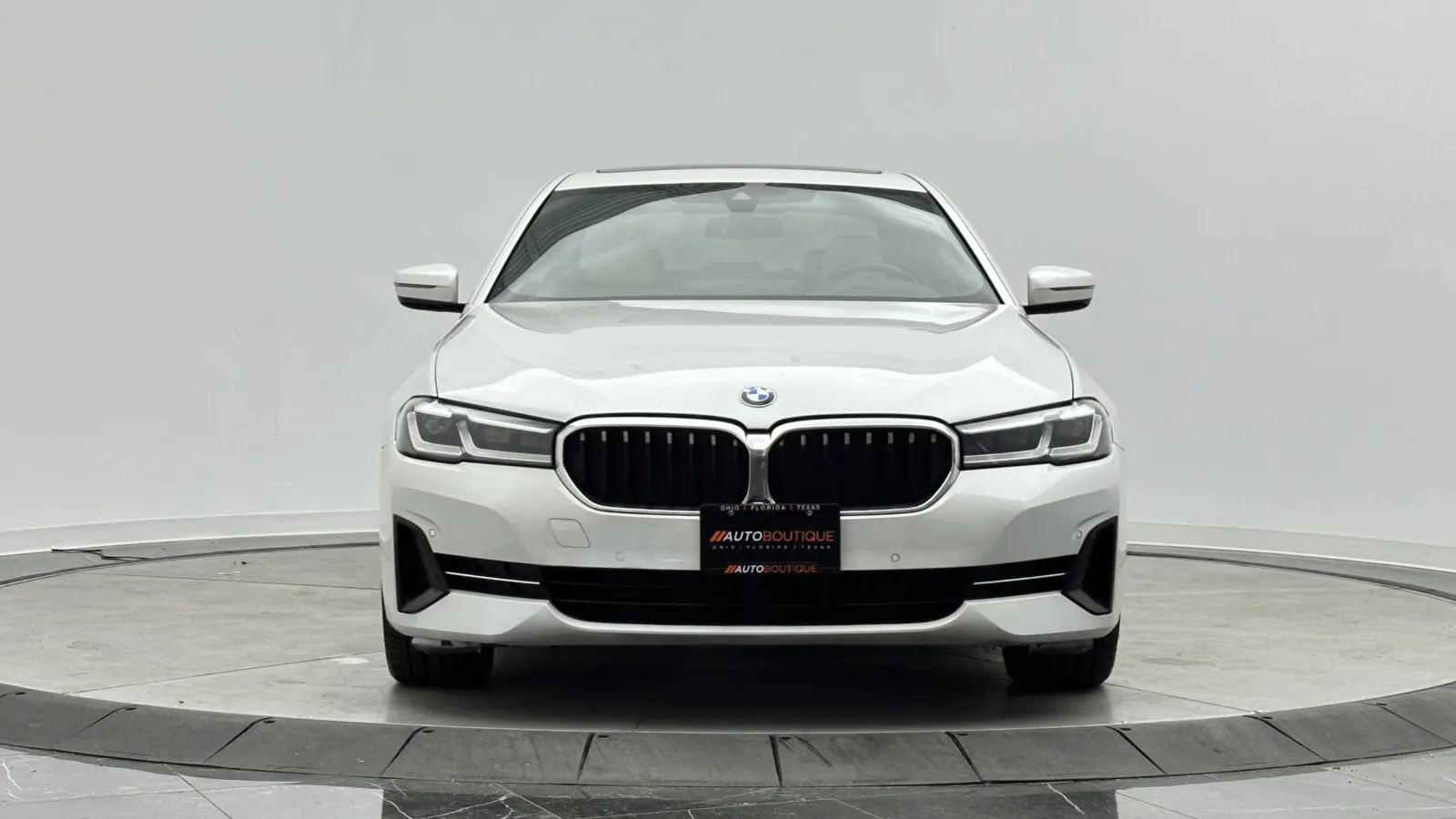 BMW 5 Series photo 2
