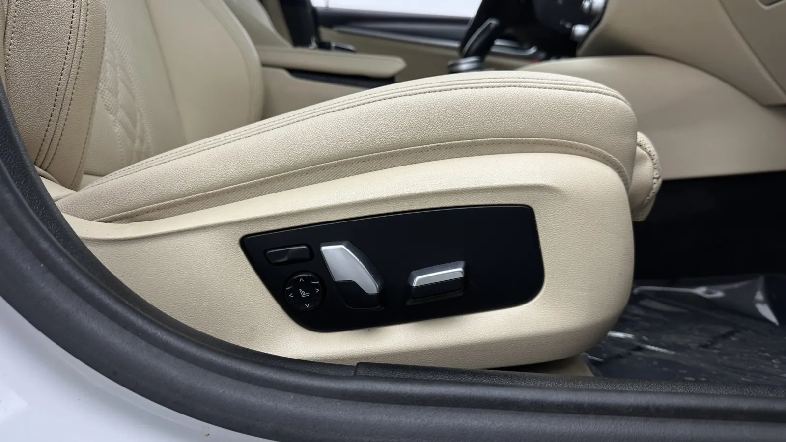 BMW 5 Series photo 38
