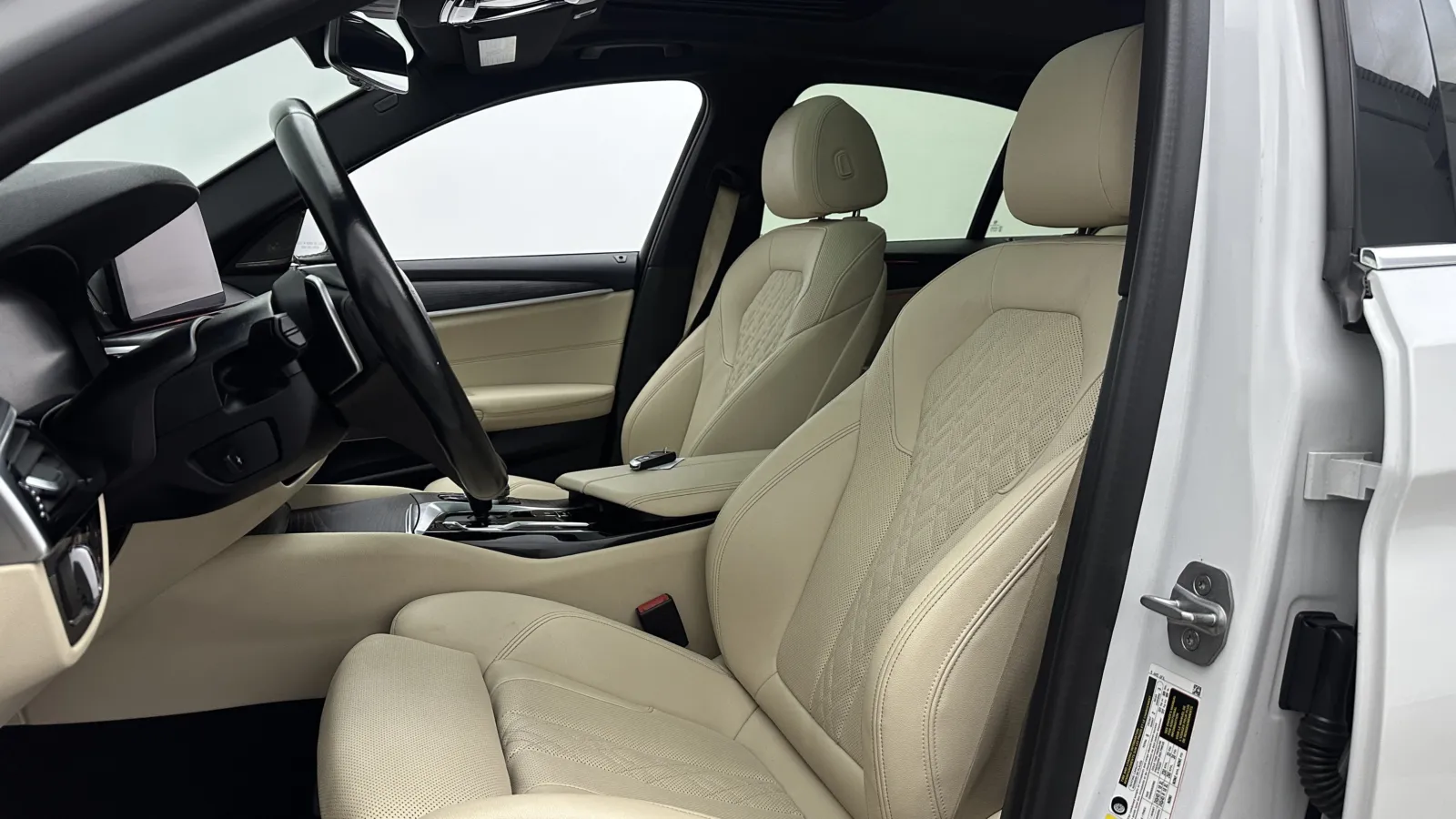 BMW 5 Series photo 17