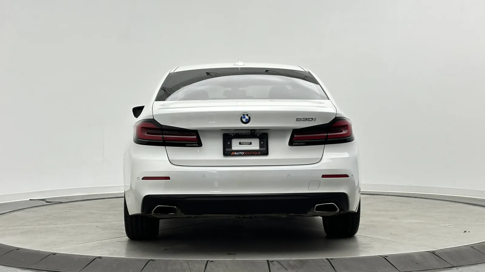 BMW 5 Series photo 8