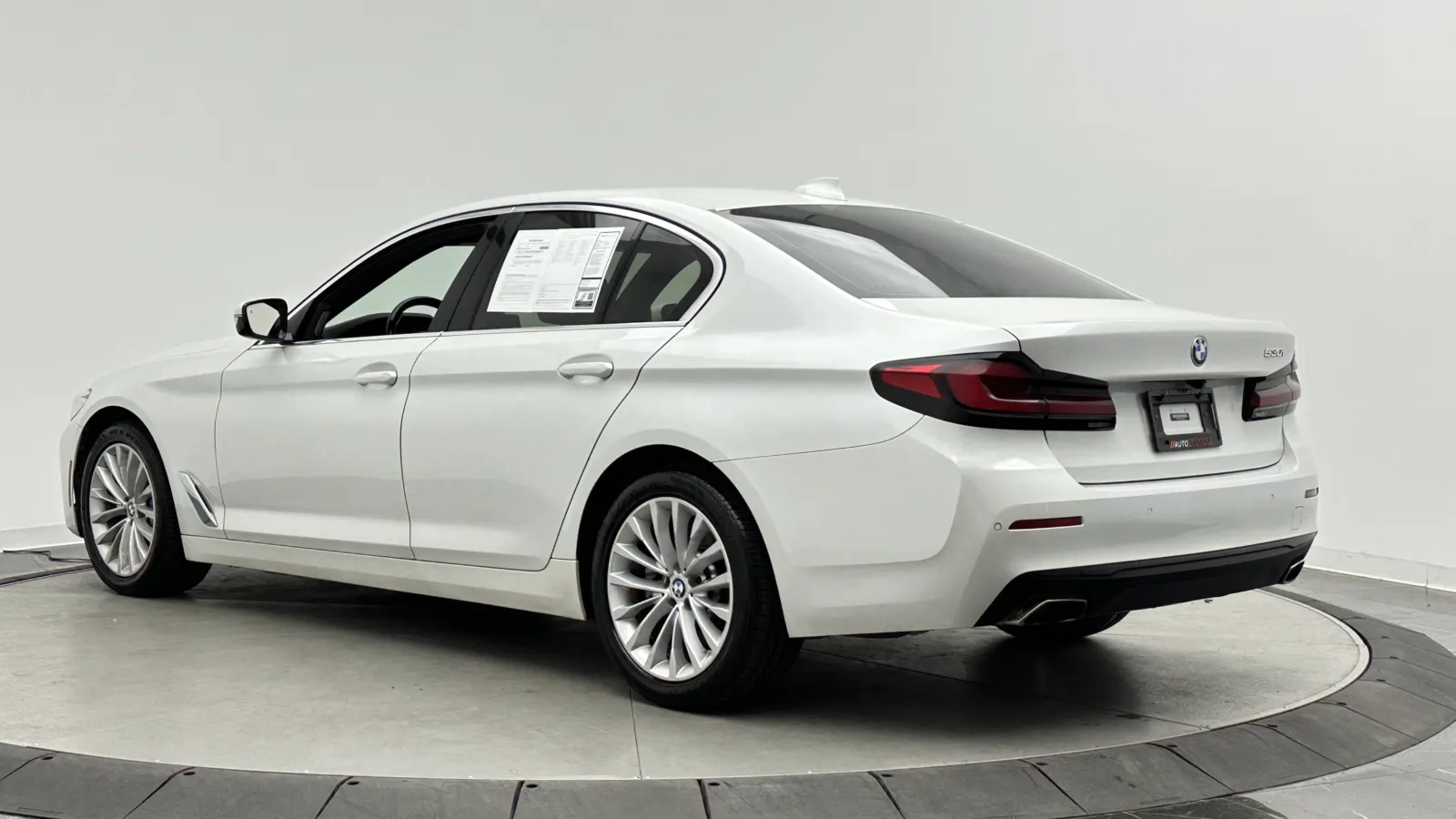 BMW 5 Series photo 7