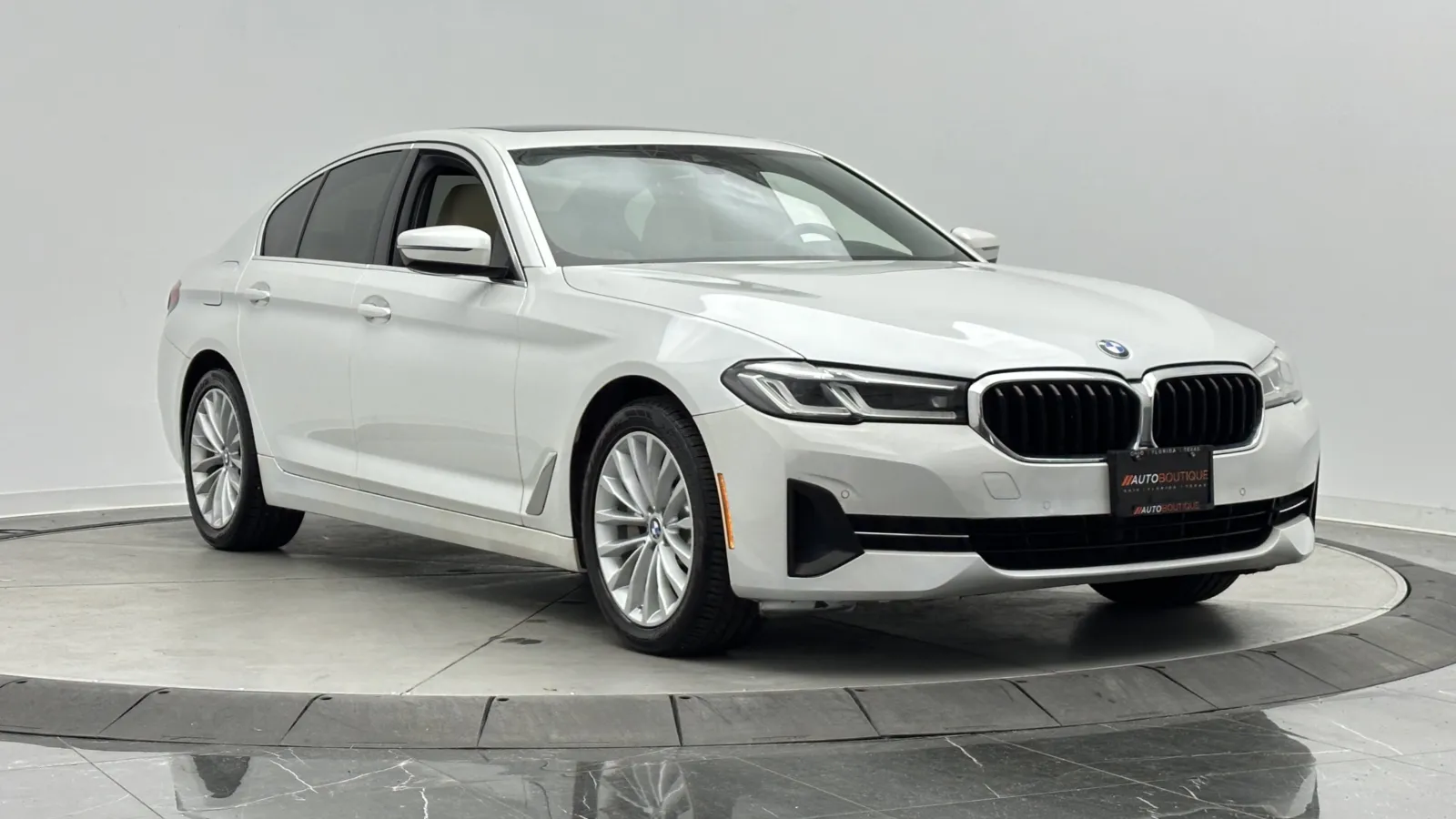 BMW 5 Series photo 3