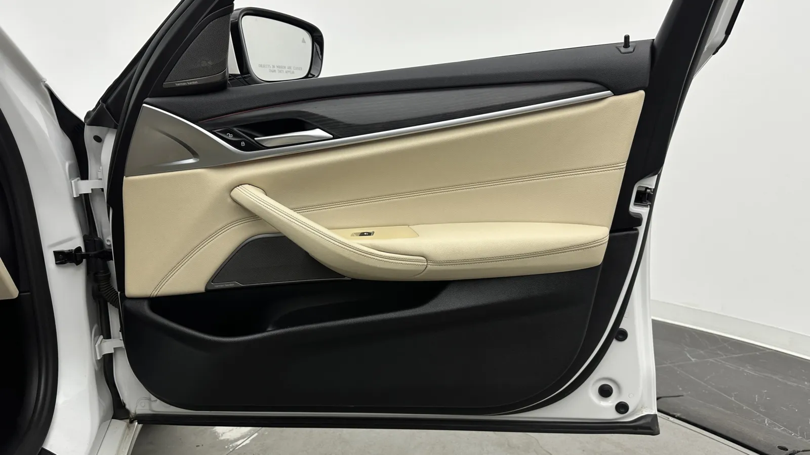 BMW 5 Series photo 36