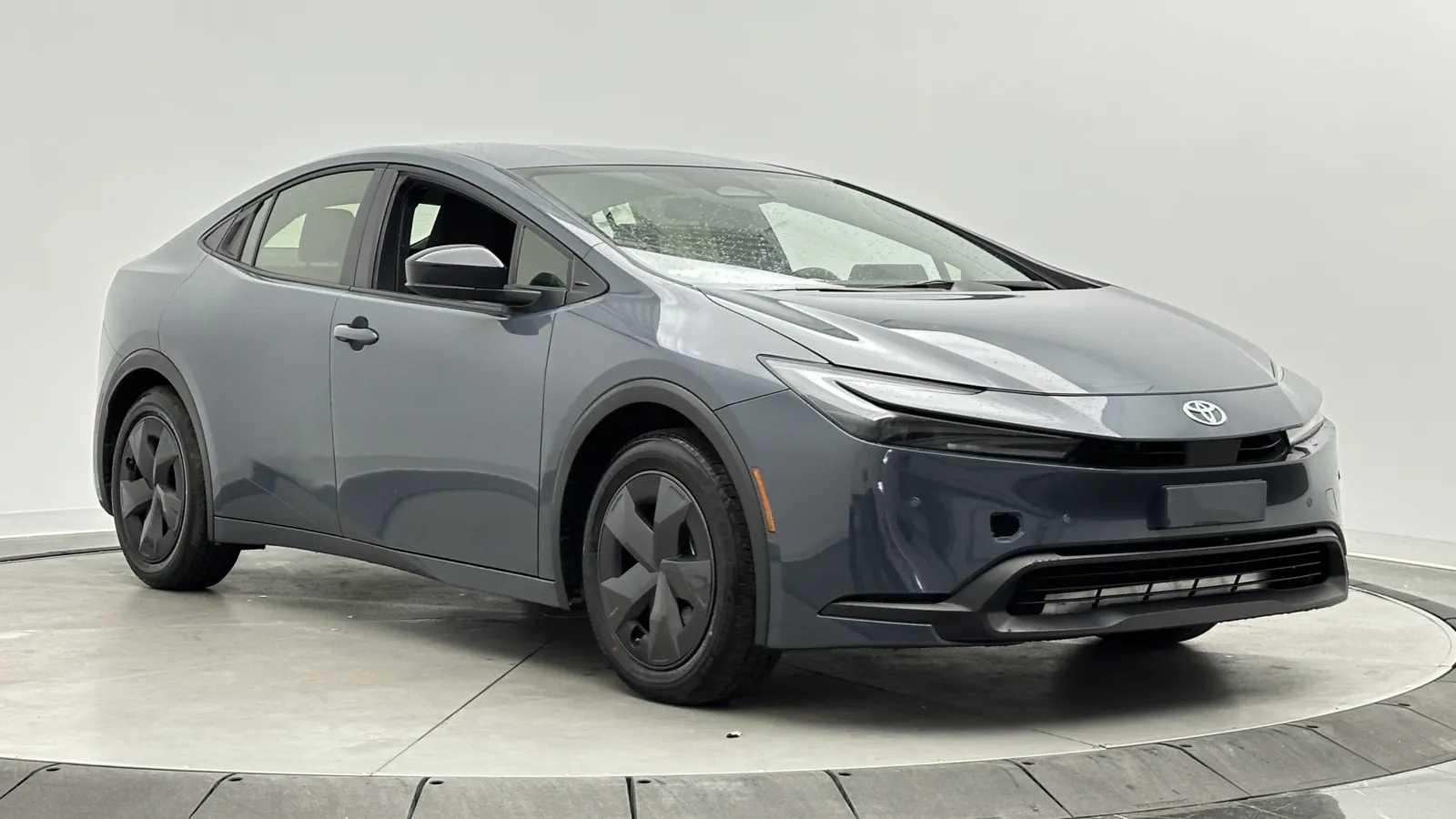 Toyota Prius photo 3