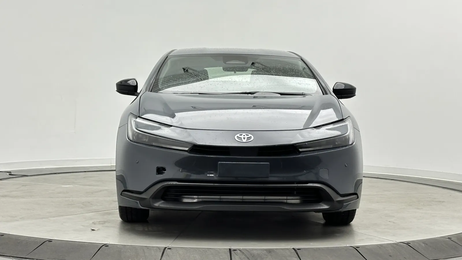 Toyota Prius photo 2