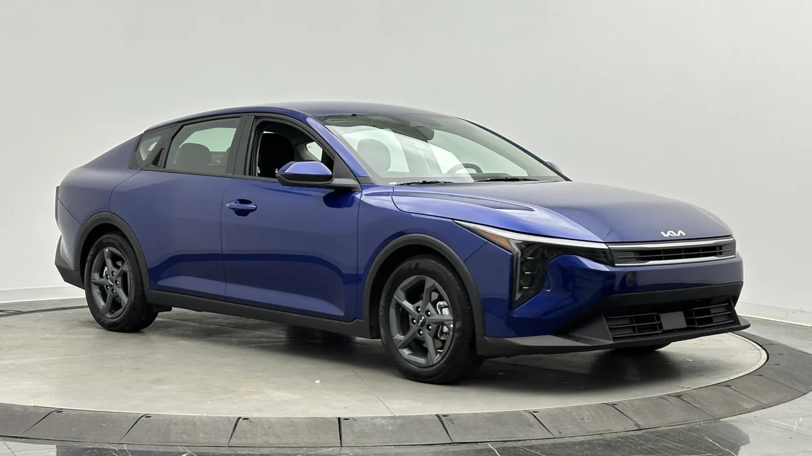 Kia K4 photo 3