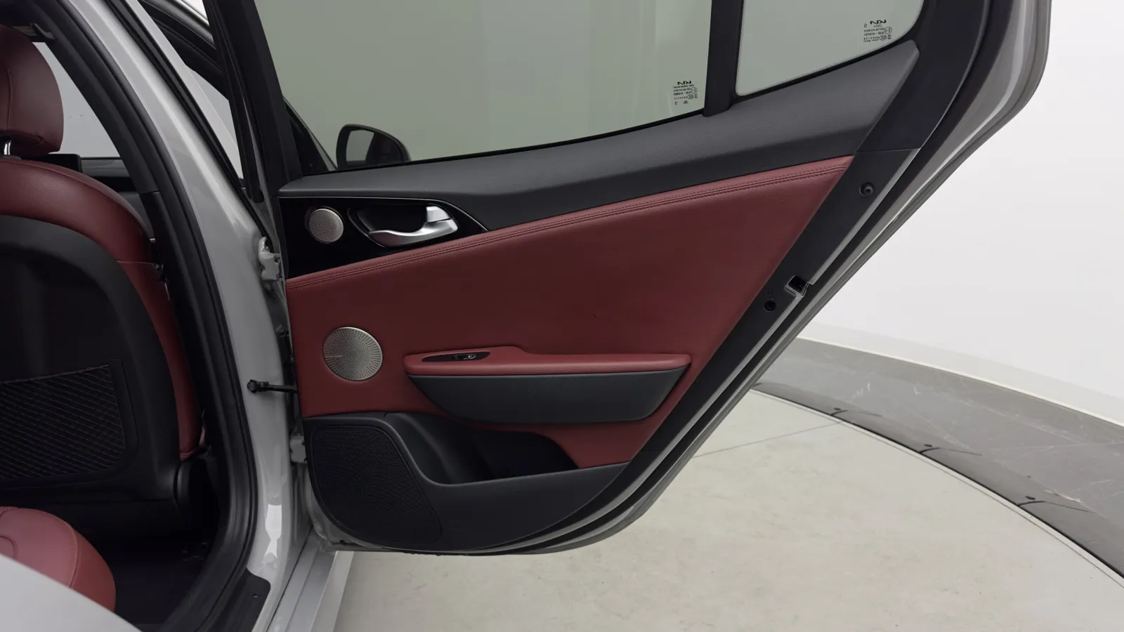 Kia Stinger photo 29