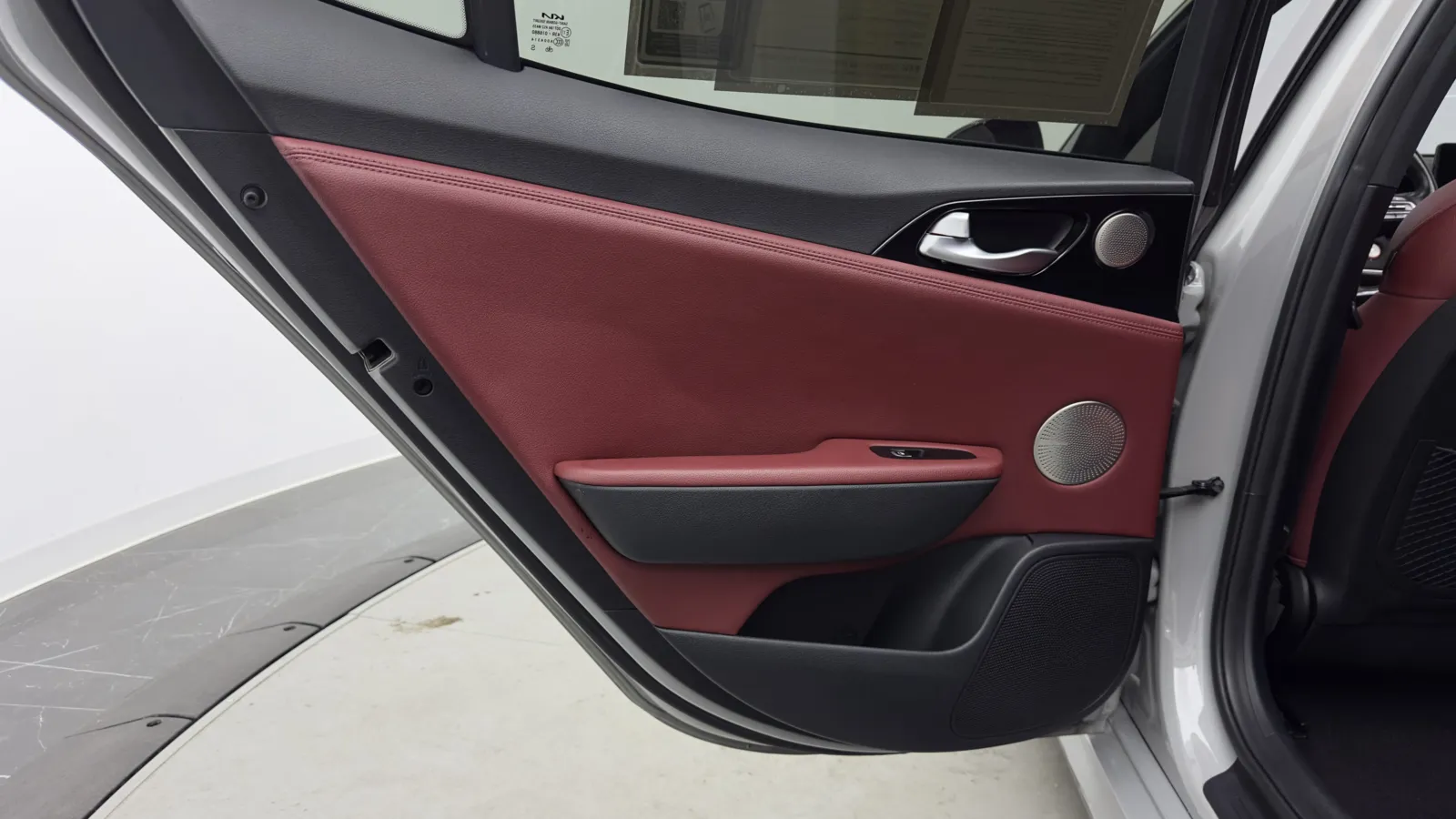 Kia Stinger photo 27