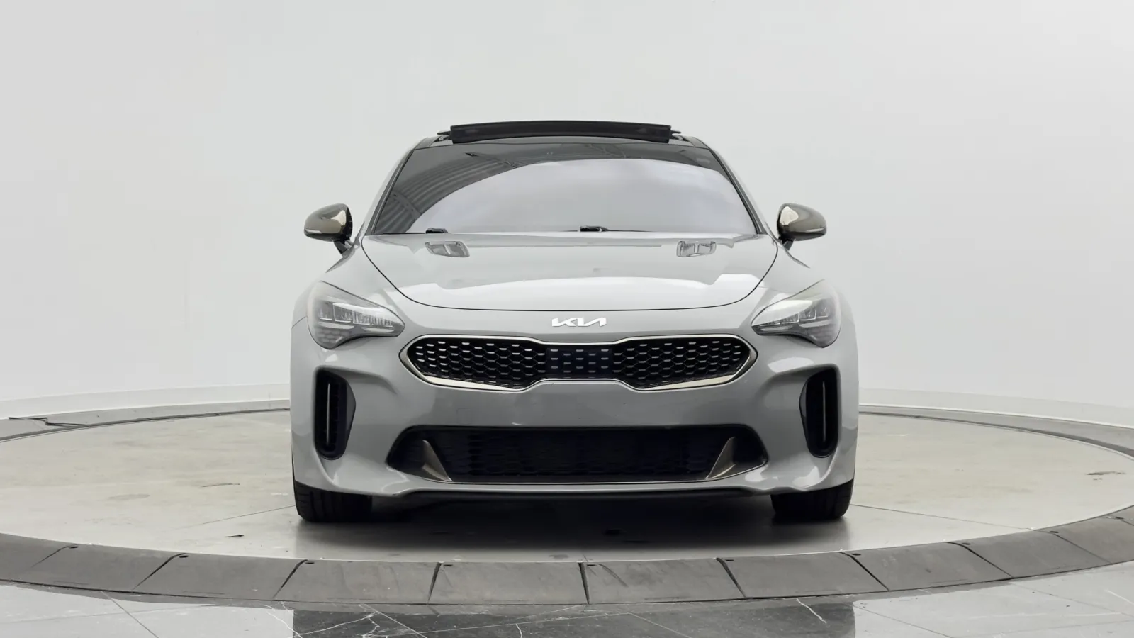 Kia Stinger photo 2