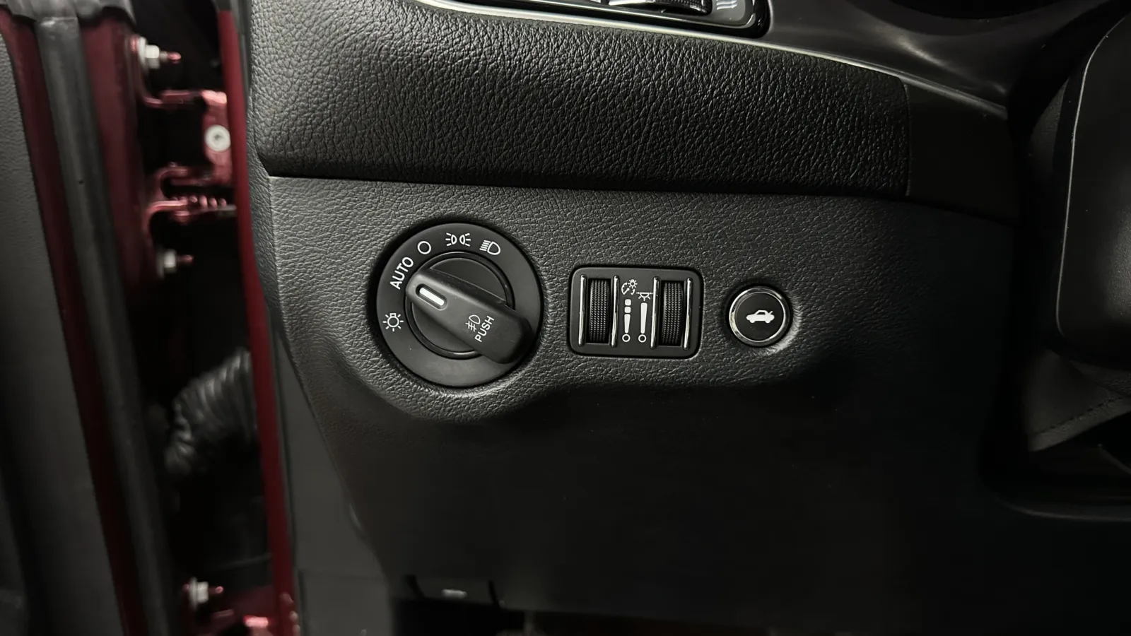 Dodge Challenger photo 16