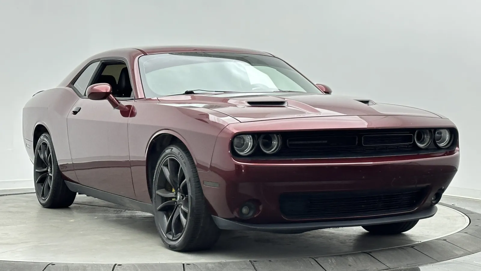 Dodge Challenger photo 3