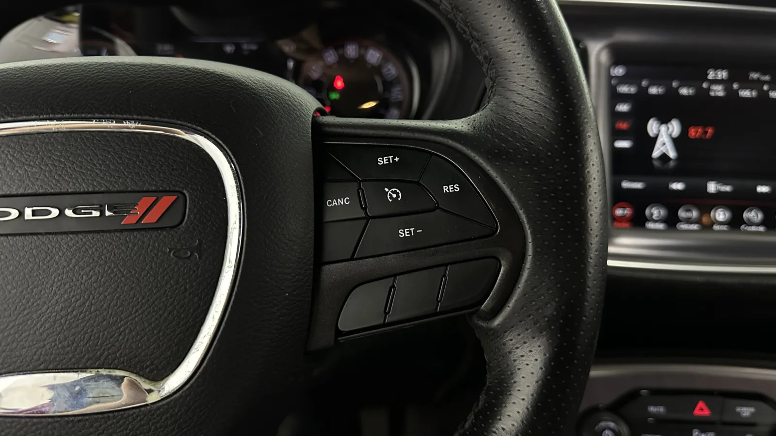 Dodge Challenger photo 21